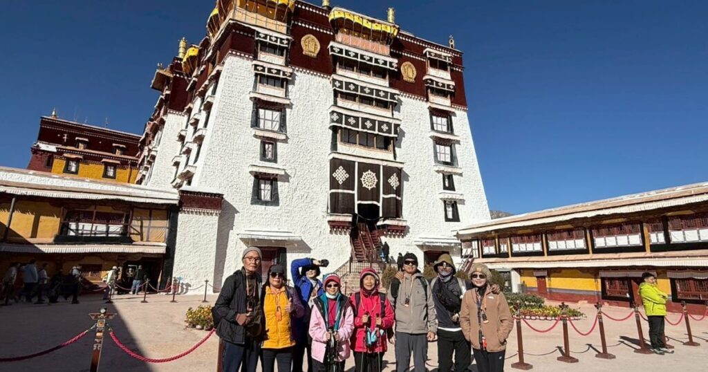 布達拉宮朝聖團合影