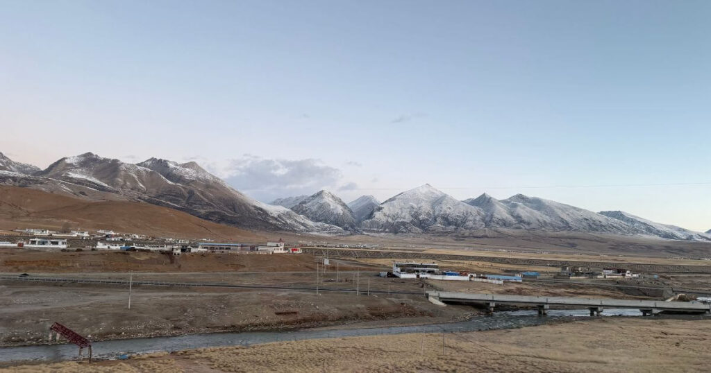 西藏沿途高原山景
