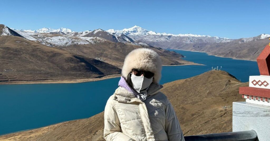 羊卓雍措高原湖泊景色