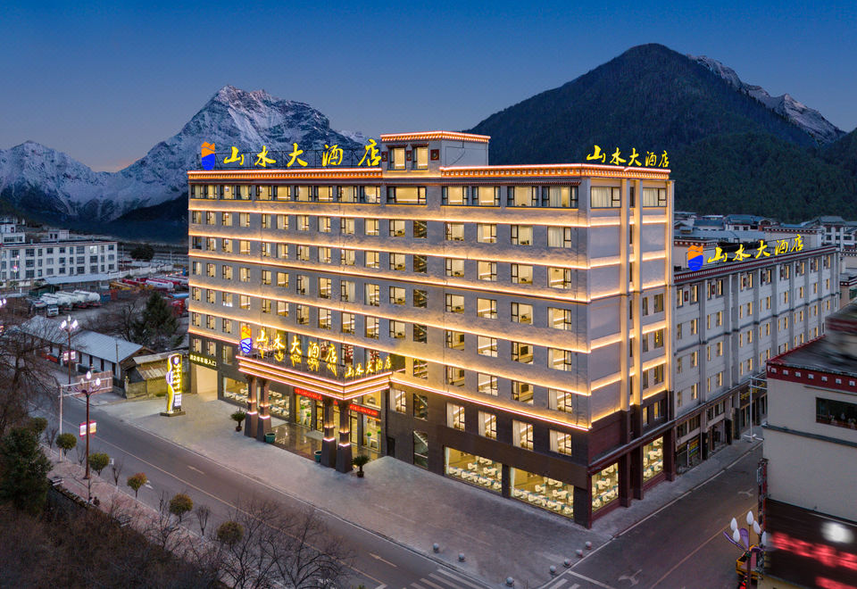 波密山水大飯店外觀